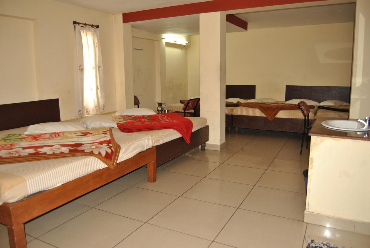 Ezhil Residency Hotel Kodaikanal Buitenkant foto